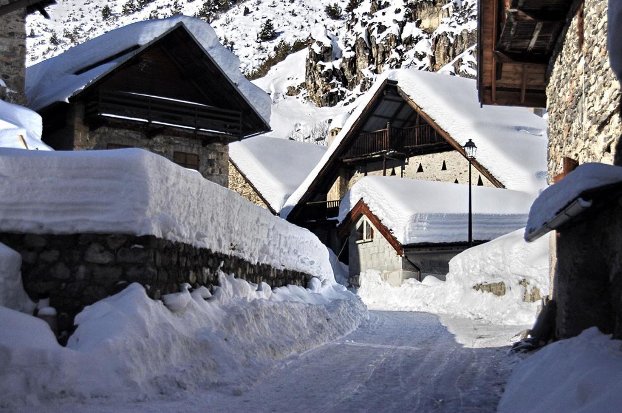 Maison Carail Nevache 14 Personnes Exterior foto